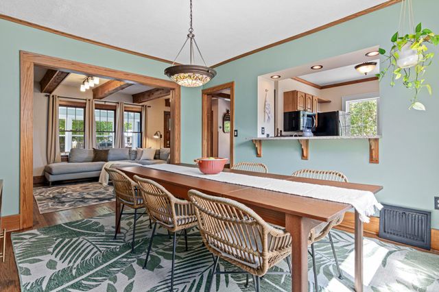 536 Hiawatha Avenue, Mendota Heights, MN 55118