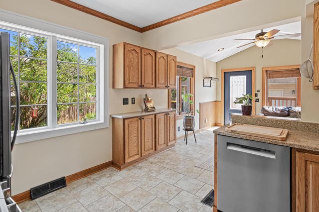 536 Hiawatha Avenue, Mendota Heights, MN 55118