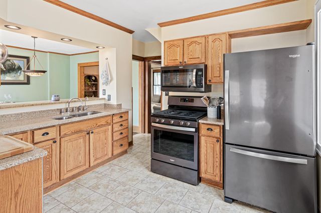 536 Hiawatha Avenue, Mendota Heights, MN 55118