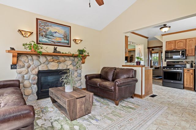536 Hiawatha Avenue, Mendota Heights, MN 55118
