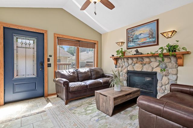 536 Hiawatha Avenue, Mendota Heights, MN 55118