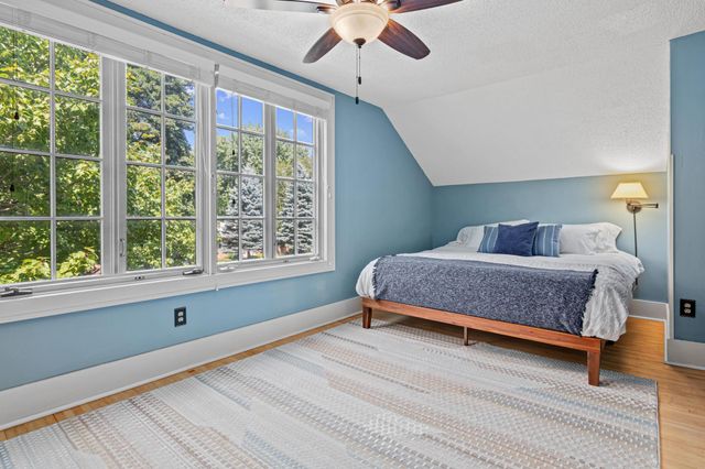 536 Hiawatha Avenue, Mendota Heights, MN 55118