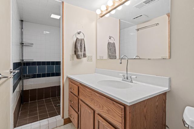 536 Hiawatha Avenue, Mendota Heights, MN 55118