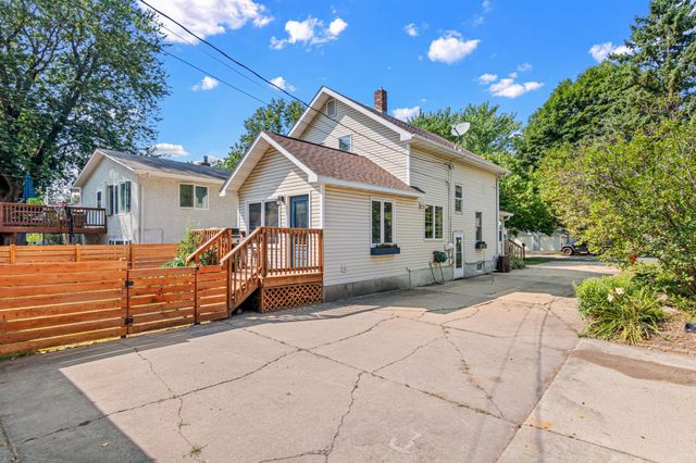 536 Hiawatha Avenue, Mendota Heights, MN 55118