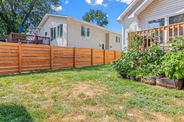 536 Hiawatha Avenue, Mendota Heights, MN 55118