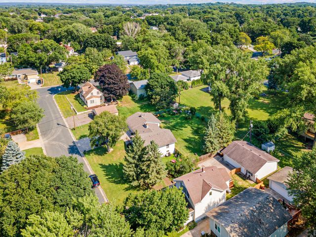 536 Hiawatha Avenue, Mendota Heights, MN 55118
