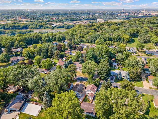 536 Hiawatha Avenue, Mendota Heights, MN 55118
