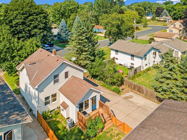 536 Hiawatha Avenue, Mendota Heights, MN 55118