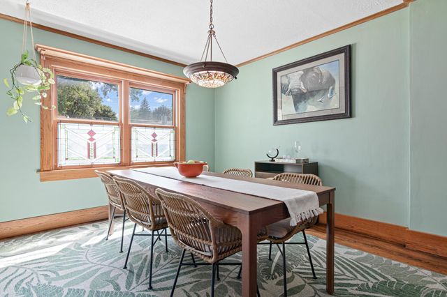 536 Hiawatha Avenue, Mendota Heights, MN 55118