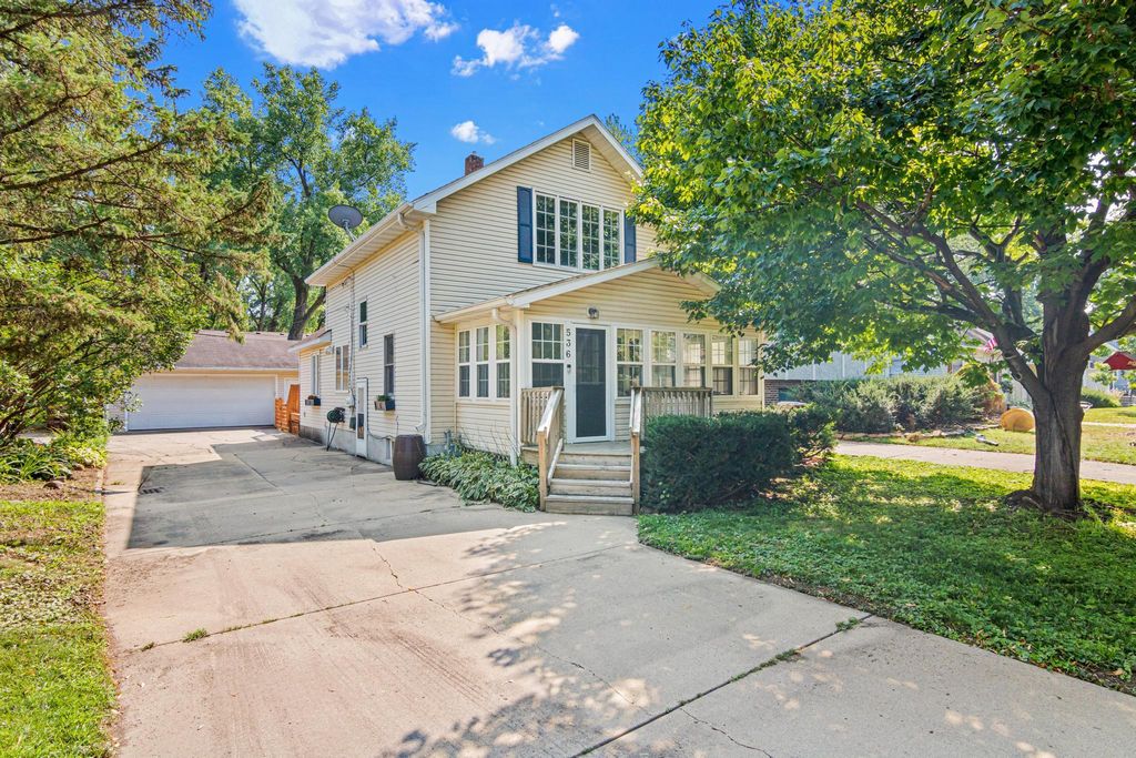 536 Hiawatha Avenue, Mendota Heights, MN 55118