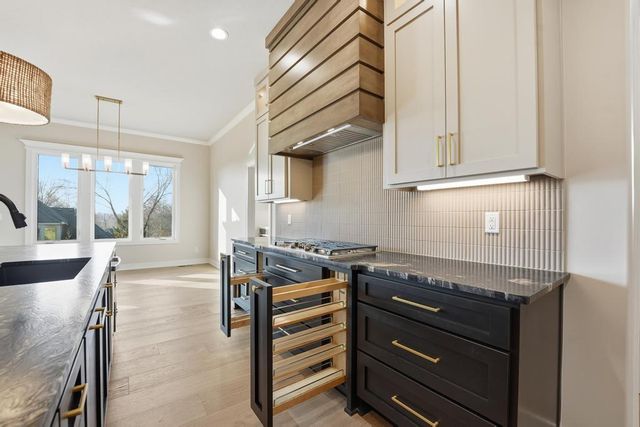 4300 NE Hideaway Drive, Lee's Summit, MO 64064