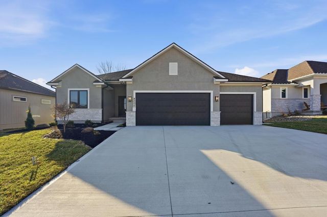 4300 NE Hideaway Drive, Lee's Summit, MO 64064