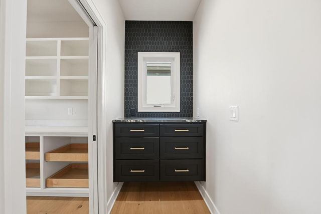 4300 NE Hideaway Drive, Lee's Summit, MO 64064