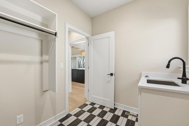 4300 NE Hideaway Drive, Lee's Summit, MO 64064