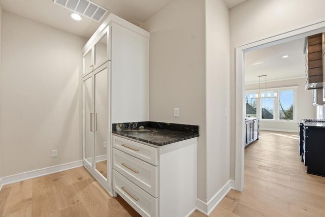 4300 NE Hideaway Drive, Lee's Summit, MO 64064