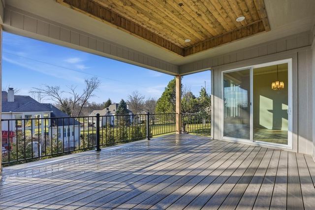 4300 NE Hideaway Drive, Lee's Summit, MO 64064