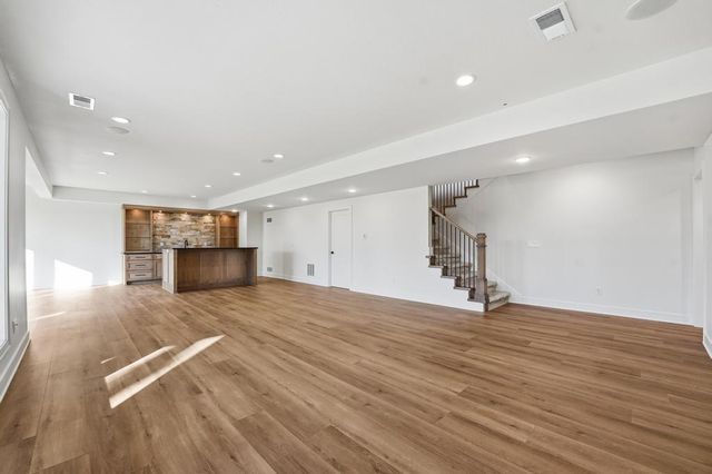 4300 NE Hideaway Drive, Lee's Summit, MO 64064