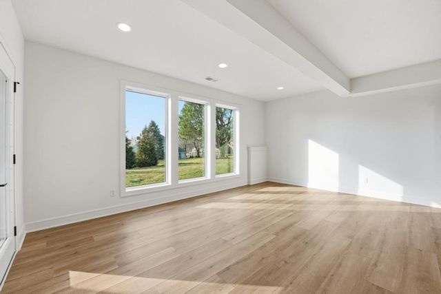 4300 NE Hideaway Drive, Lee's Summit, MO 64064