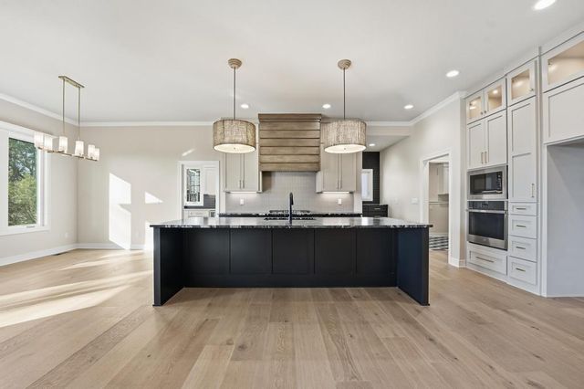 4300 NE Hideaway Drive, Lee's Summit, MO 64064