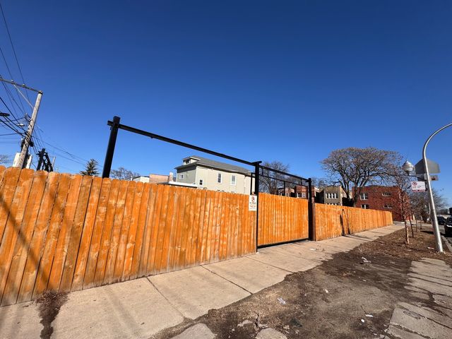 1000 N Leamington Avenue, Chicago, IL 60651