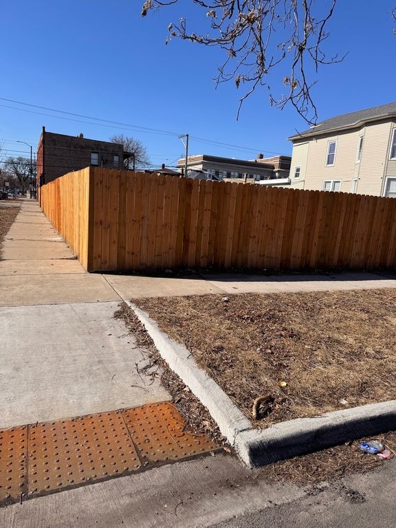 1000 N Leamington Avenue, Chicago, IL 60651