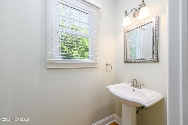 20 Mountain Street, Highlands, NJ 07732