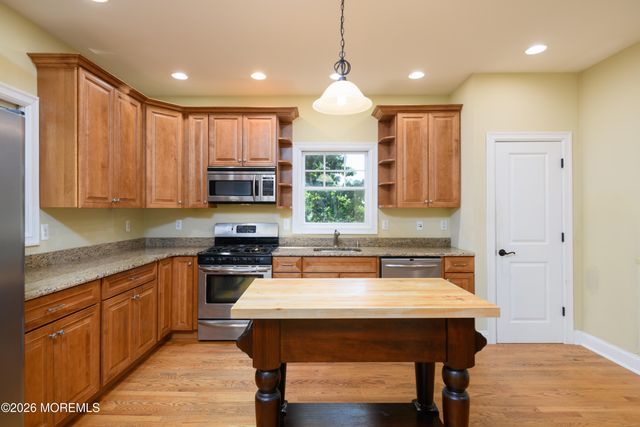 20 Mountain Street, Highlands, NJ 07732