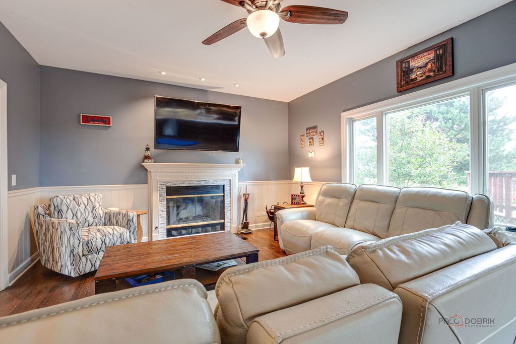 Image 13 of property listing at 3313 Ridge Road, Spring Grove, IL 60081