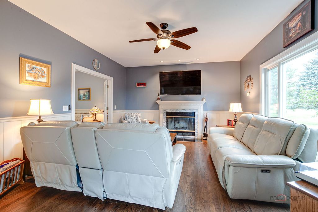 Image 14 of property listing at 3313 Ridge Road, Spring Grove, IL 60081