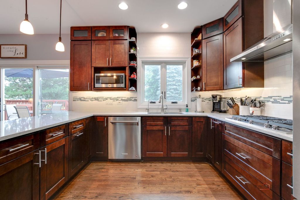 Image 9 of property listing at 3313 Ridge Road, Spring Grove, IL 60081
