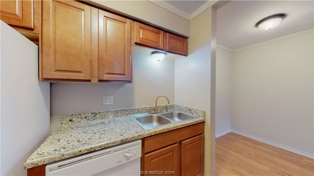 904 University Oaks Boulevard 80, College Station, TX 77840