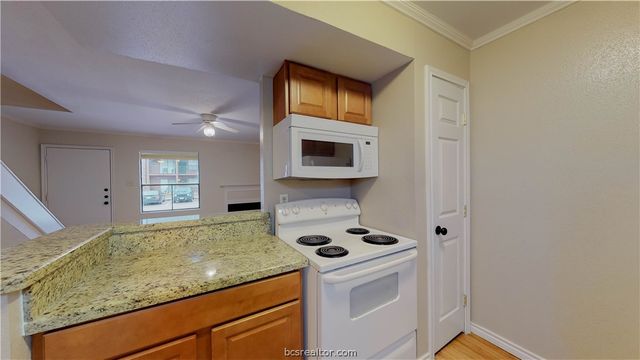 904 University Oaks Boulevard 80, College Station, TX 77840