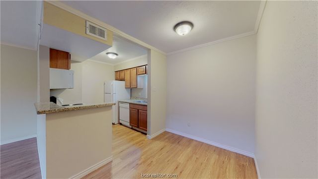 904 University Oaks Boulevard 80, College Station, TX 77840