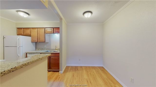 904 University Oaks Boulevard 80, College Station, TX 77840