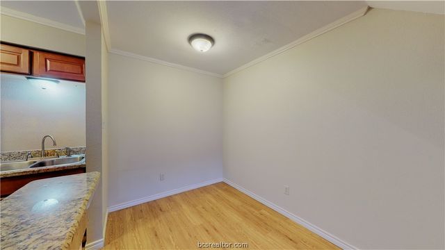 904 University Oaks Boulevard 80, College Station, TX 77840