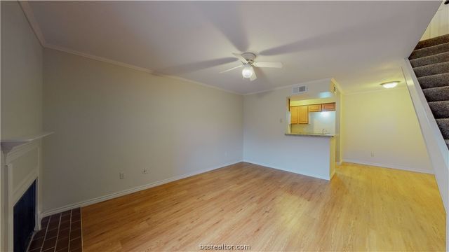 904 University Oaks Boulevard 80, College Station, TX 77840