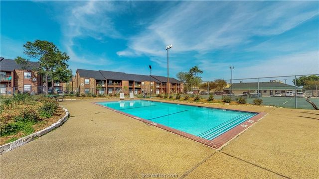 904 University Oaks Boulevard 80, College Station, TX 77840