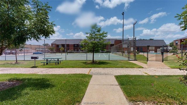 904 University Oaks Boulevard 80, College Station, TX 77840