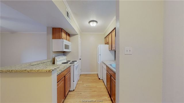 904 University Oaks Boulevard 80, College Station, TX 77840