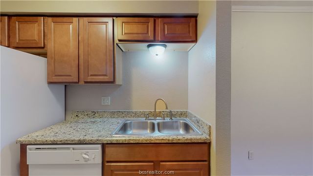 904 University Oaks Boulevard 80, College Station, TX 77840