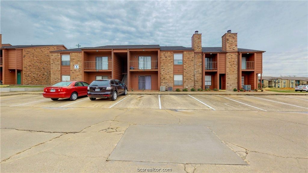 904 University Oaks Boulevard 80, College Station, TX 77840