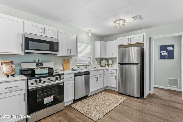 3268 E VICTORIA Court, Jacksonville, FL 32216