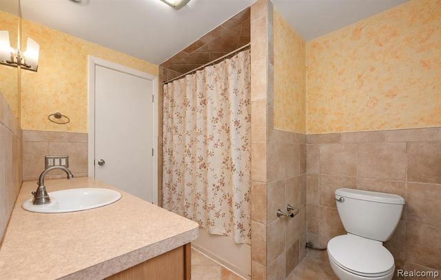 2877 Burgess Hill Drive, Waterford, MI 48329