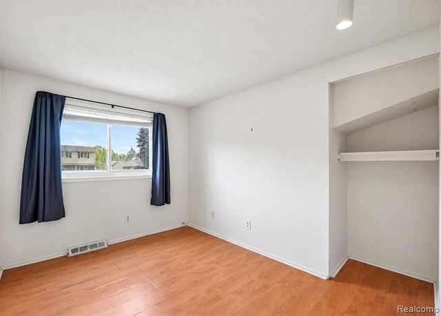 2877 Burgess Hill Drive, Waterford, MI 48329