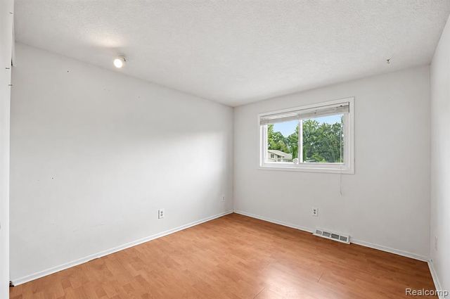 2877 Burgess Hill Drive, Waterford, MI 48329