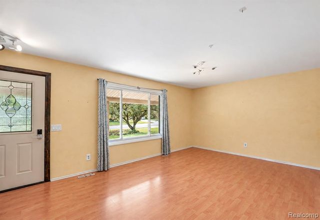 2877 Burgess Hill Drive, Waterford, MI 48329