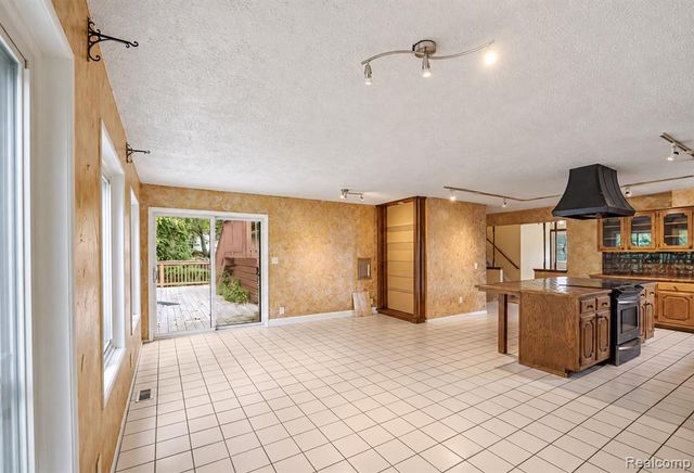 2877 Burgess Hill Drive, Waterford, MI 48329