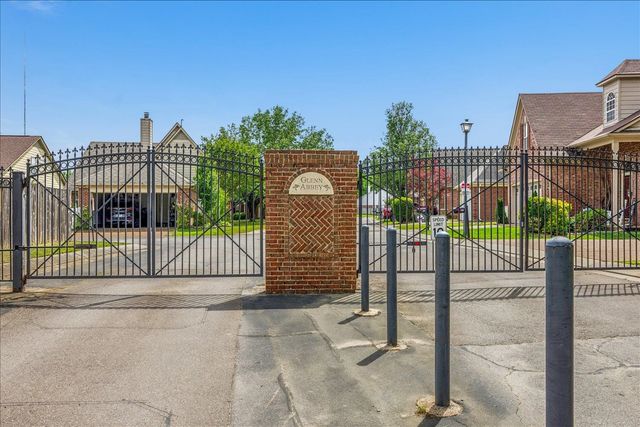 7439 MACON RD, Cordova, TN 38018