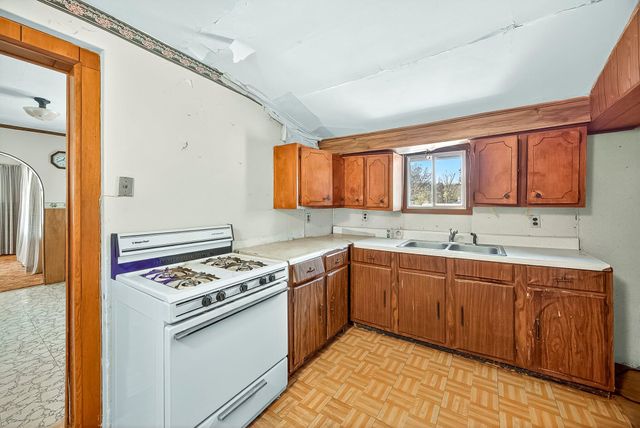 2463 W Farm Road 76, Springfield, MO 65803