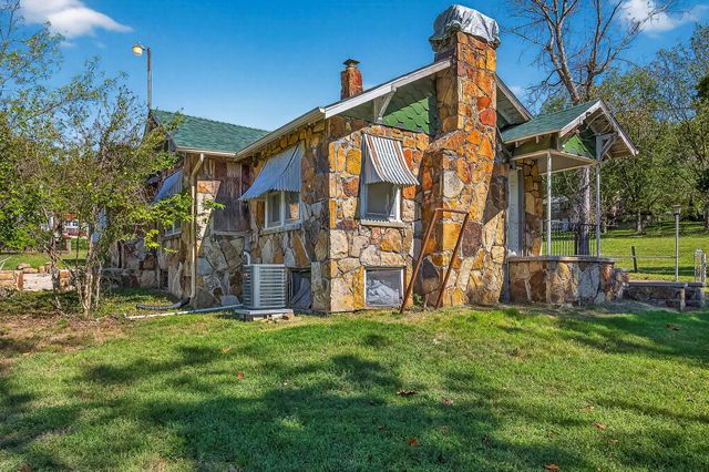 2463 W Farm Road 76, Springfield, MO 65803